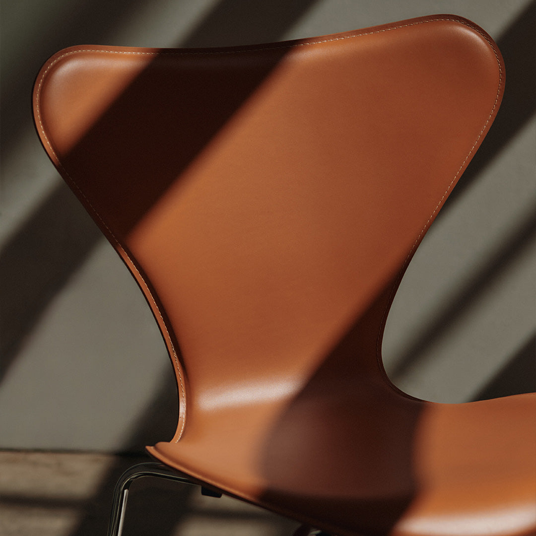 Series 7 chair tailored leather by Fritz Hansen