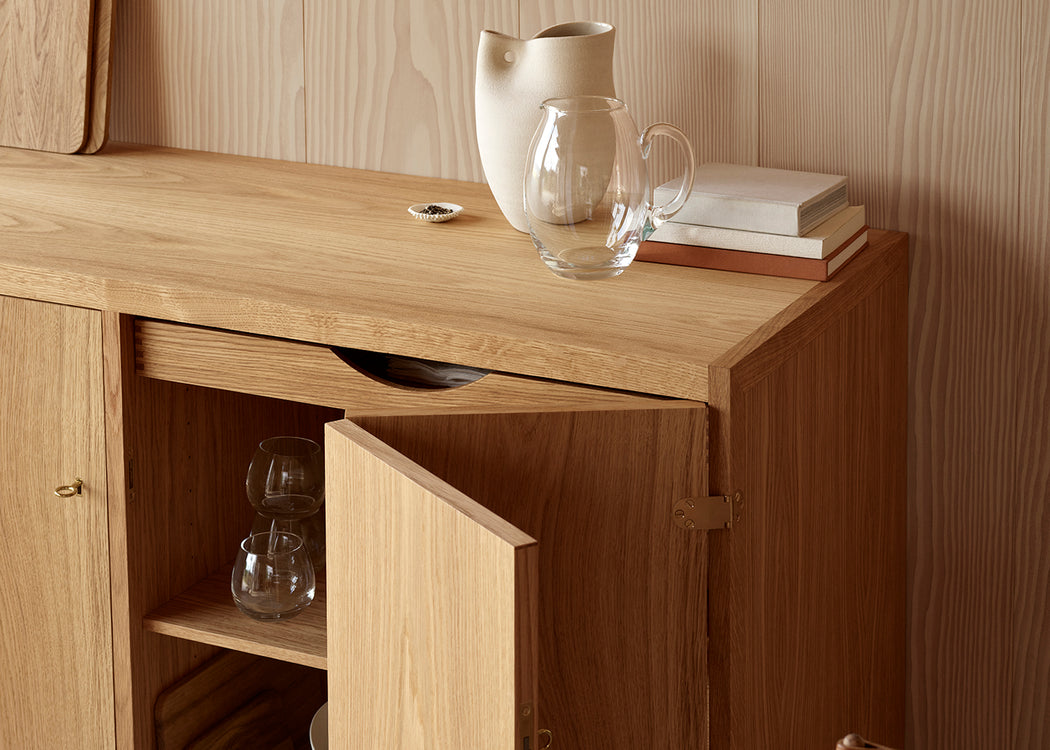 BM0057 Cabinet Oiled Oak