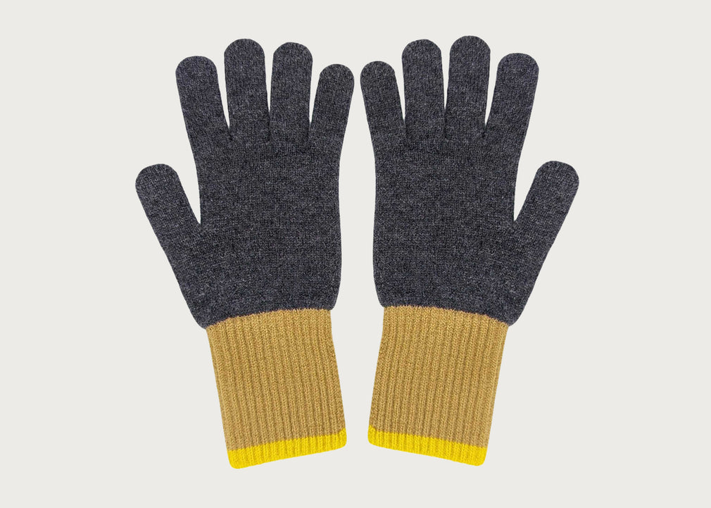 Mens Lambswool Gloves Charcoal & Medalion