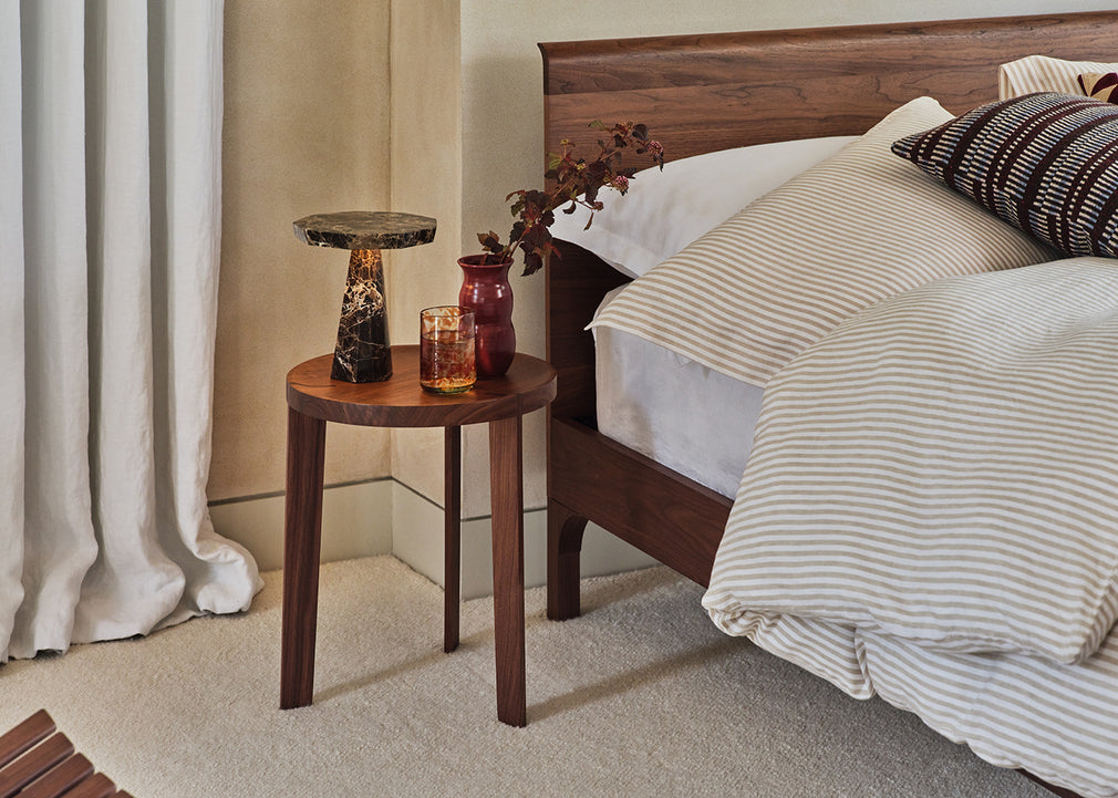 Antera Bed King Walnut