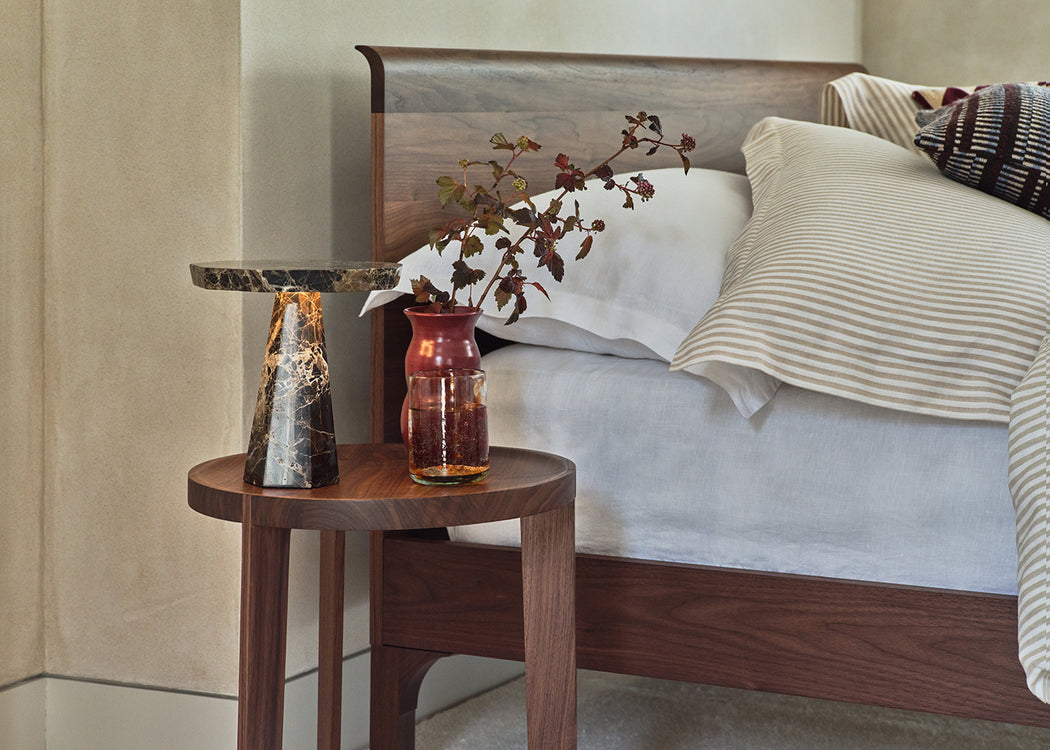 Antera Bed King Walnut