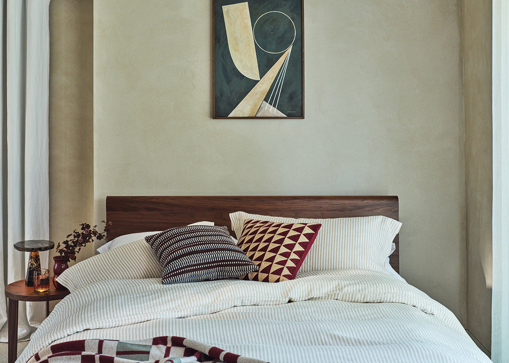 Antera Bed King Walnut