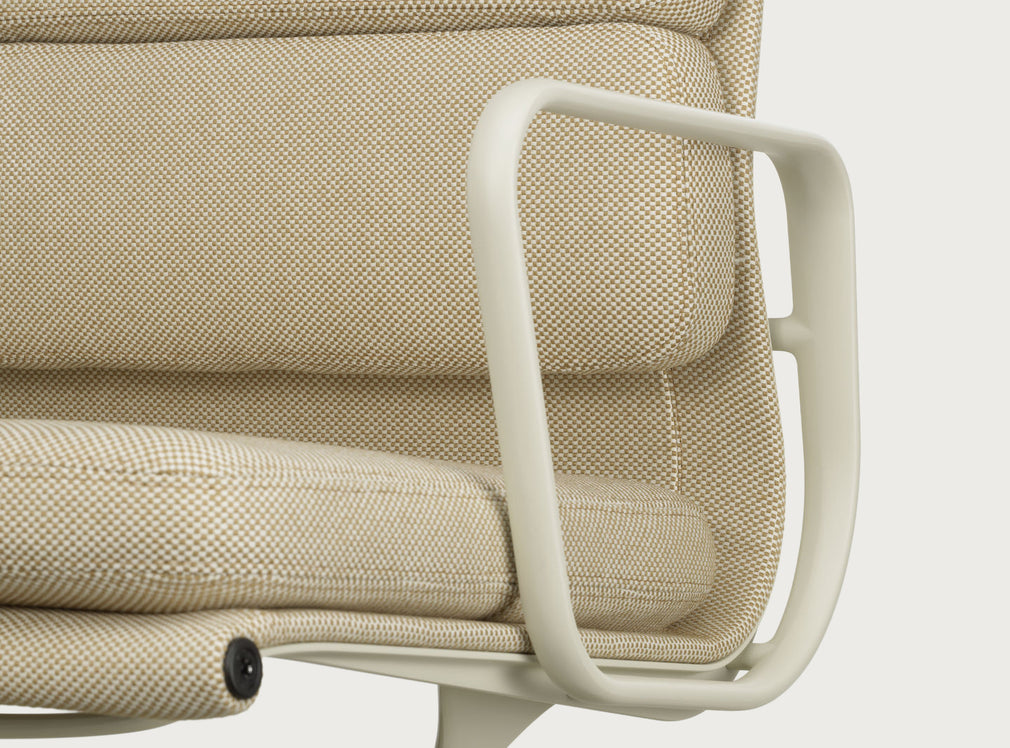 Eames Soft Pad Chair EA 208