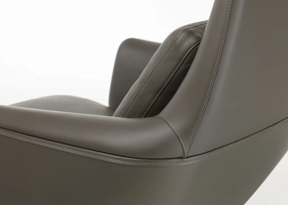 Grand Relax Chair & Ottoman Leather Umbra Grey Basic Dark Metal Base