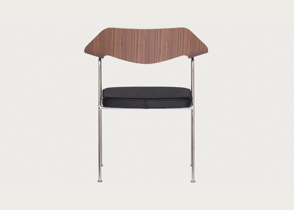 675 Chair Walnut / Chrome / Black Leather