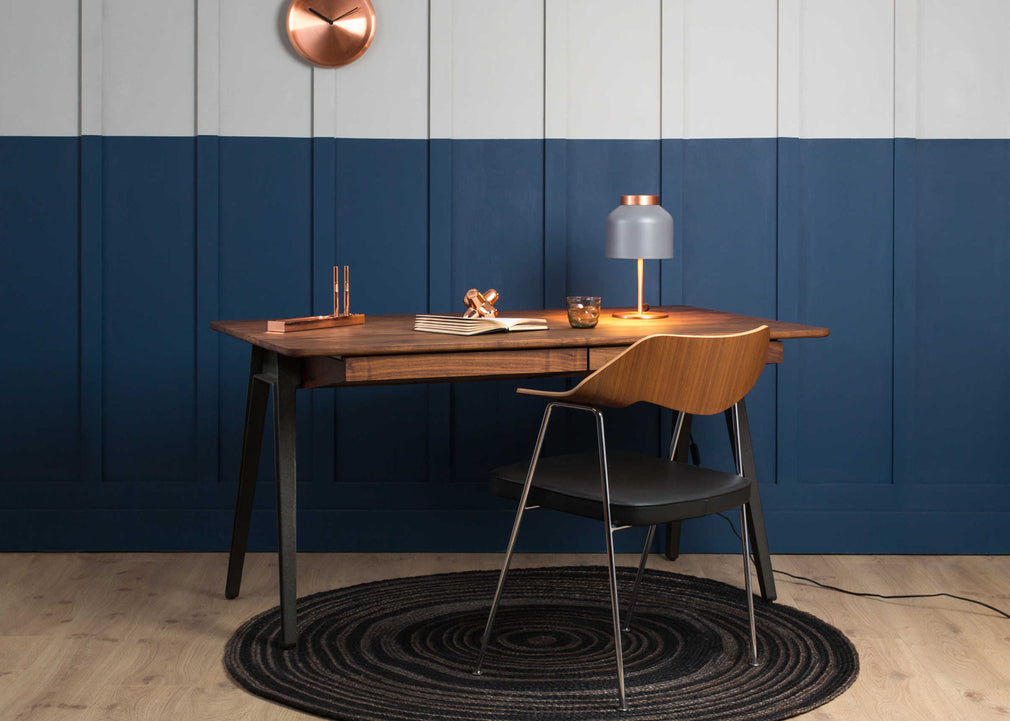 675 Chair Walnut / Black / Black Leather