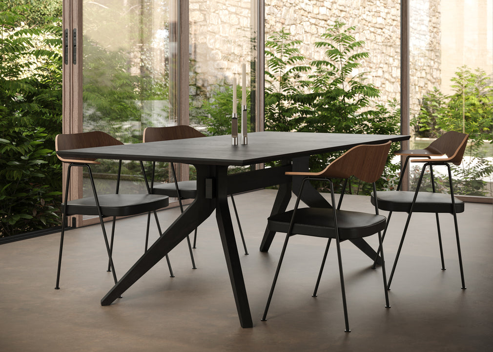 675 Chair Walnut / Black / Black Leather