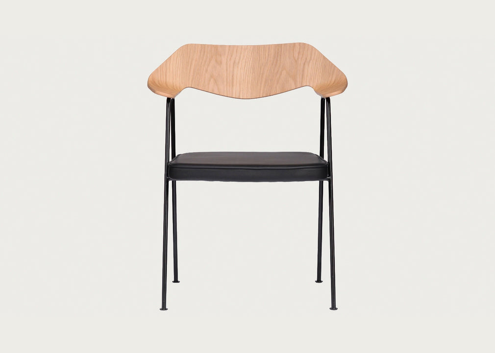 675 Chair Oak / Black / Black Leather