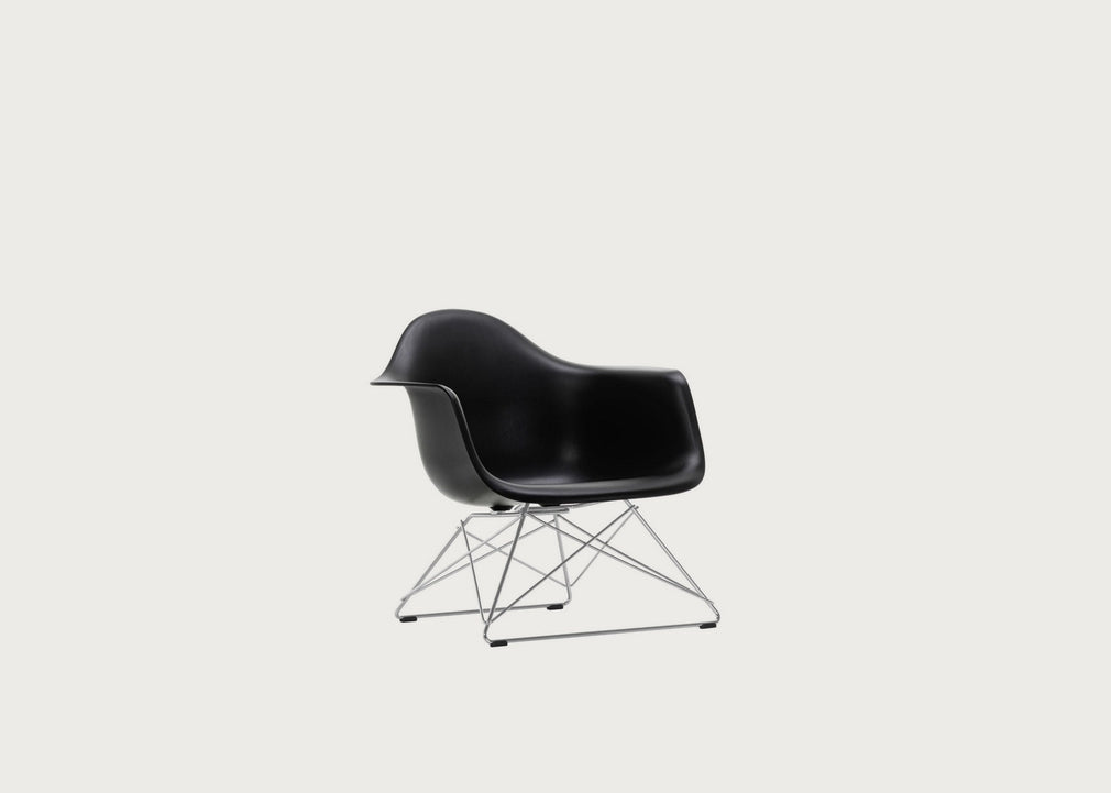 Eames Plastic Armchair RE LAR Deep Black / LAR Chrome