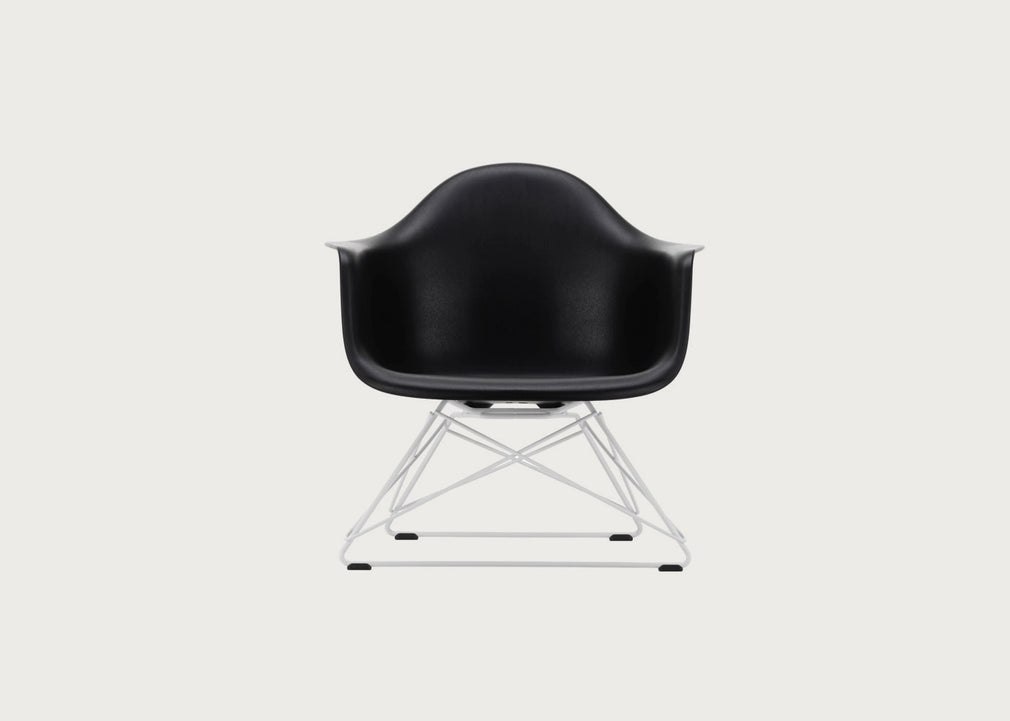 Eames Plastic Armchair RE LAR Deep Black / LAR White Powder