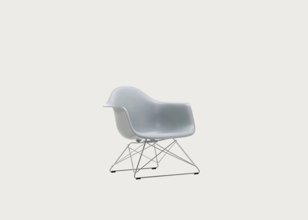 Eames Plastic Armchair RE LAR Light Grey / LAR Chrome