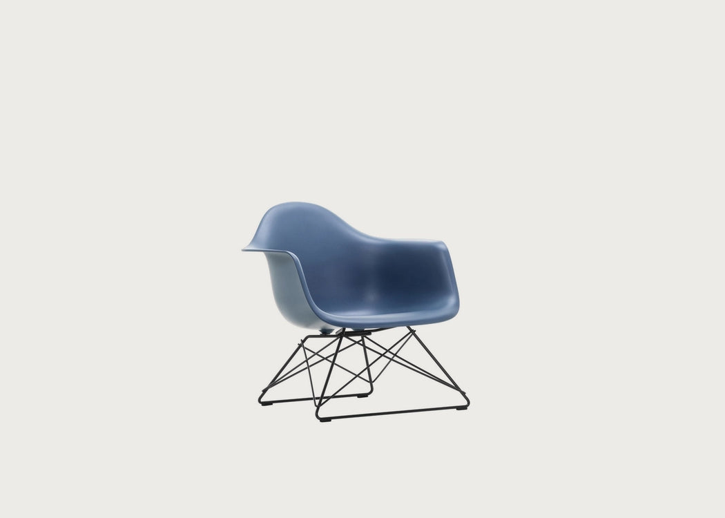 Eames Plastic Armchair RE LAR Sea Blue / LAR Basic Dark Powder