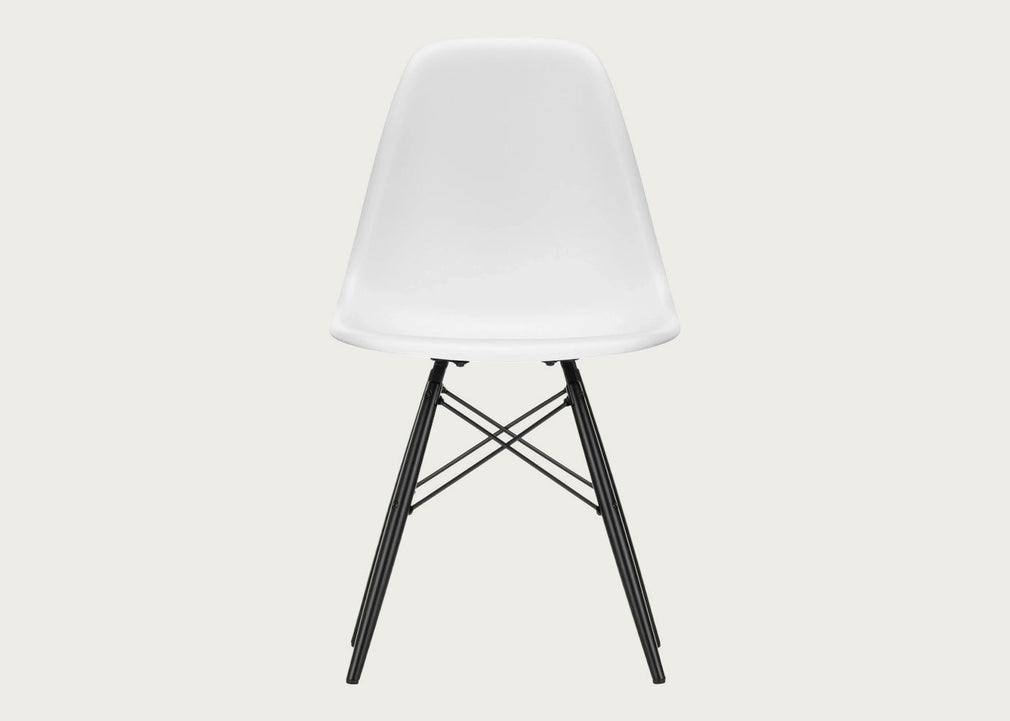 Eames Plastic Side Chair RE DSW Cotton White / DSW Black Maple