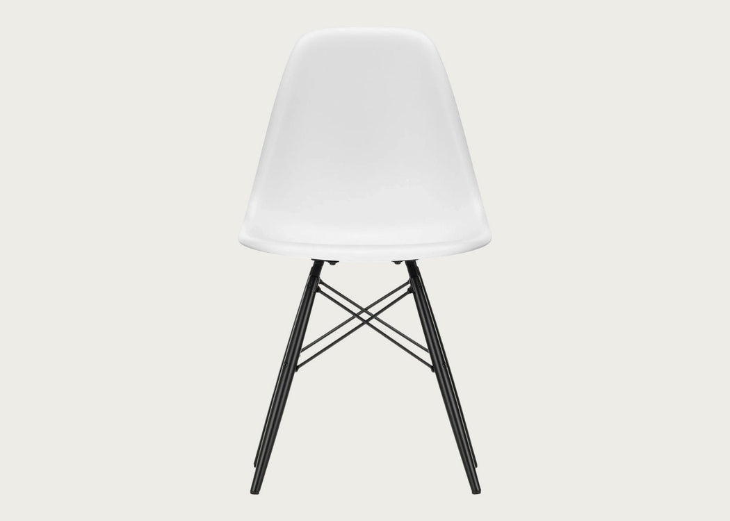 Eames Plastic Side Chair RE DSW Cotton White / DSW Black Maple