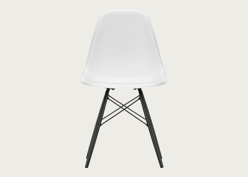 Eames Plastic Side Chair RE DSW Cotton White / DSW Black Maple