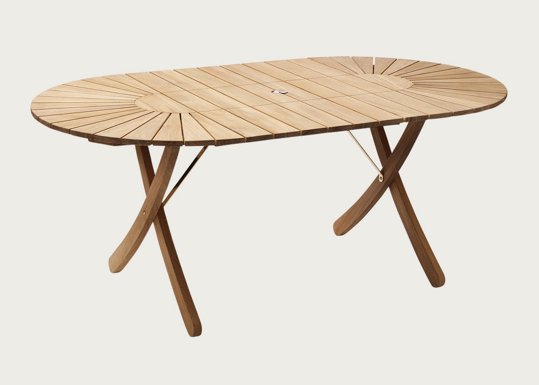 Selandia Oval Dining Table
