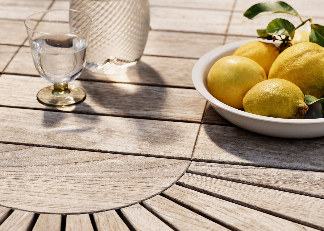 Selandia Oval Dining Table