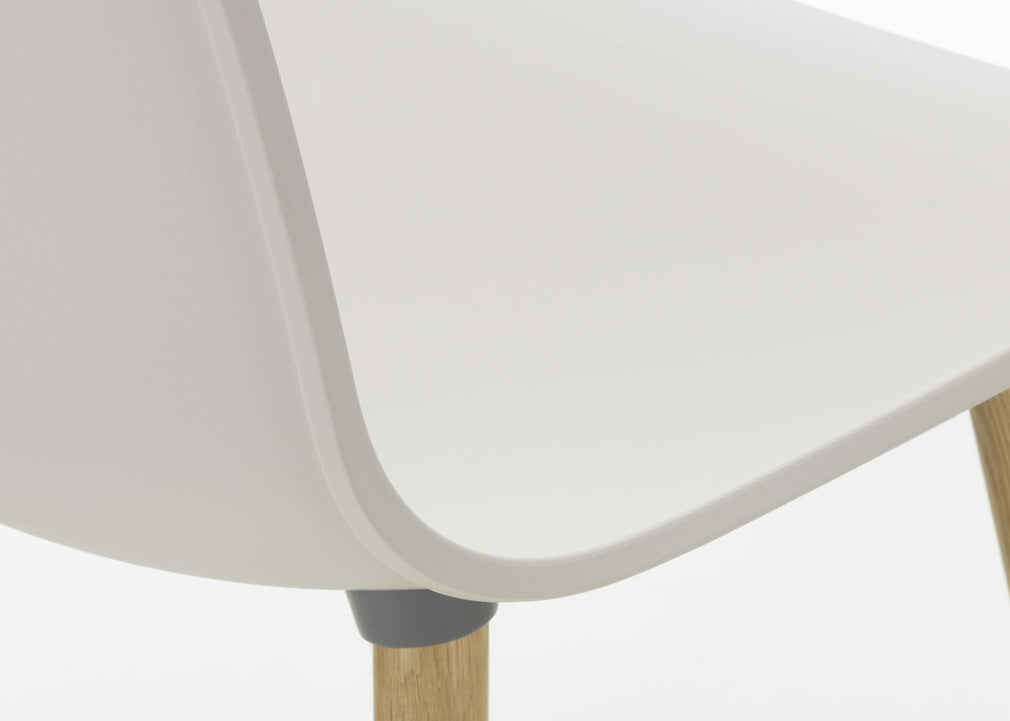 HAL RE Wood Chair Dark / Light Oak