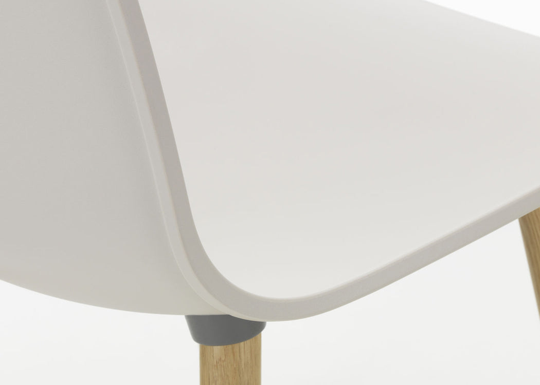 HAL RE Wood Chair Dark / Light Oak