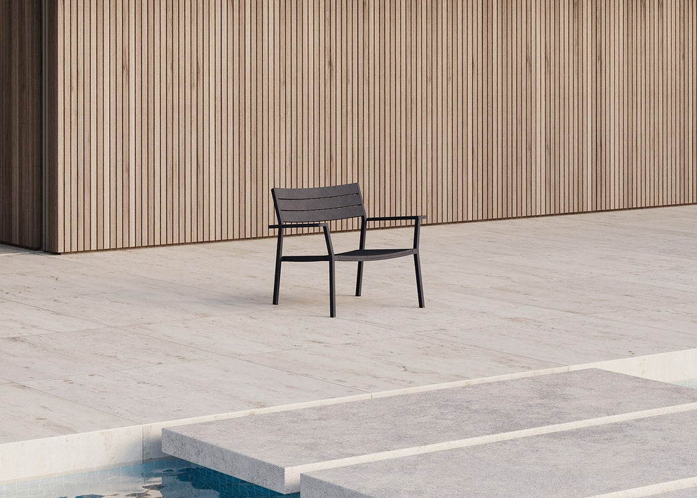 Eos Outdoor Lounge Chair Black