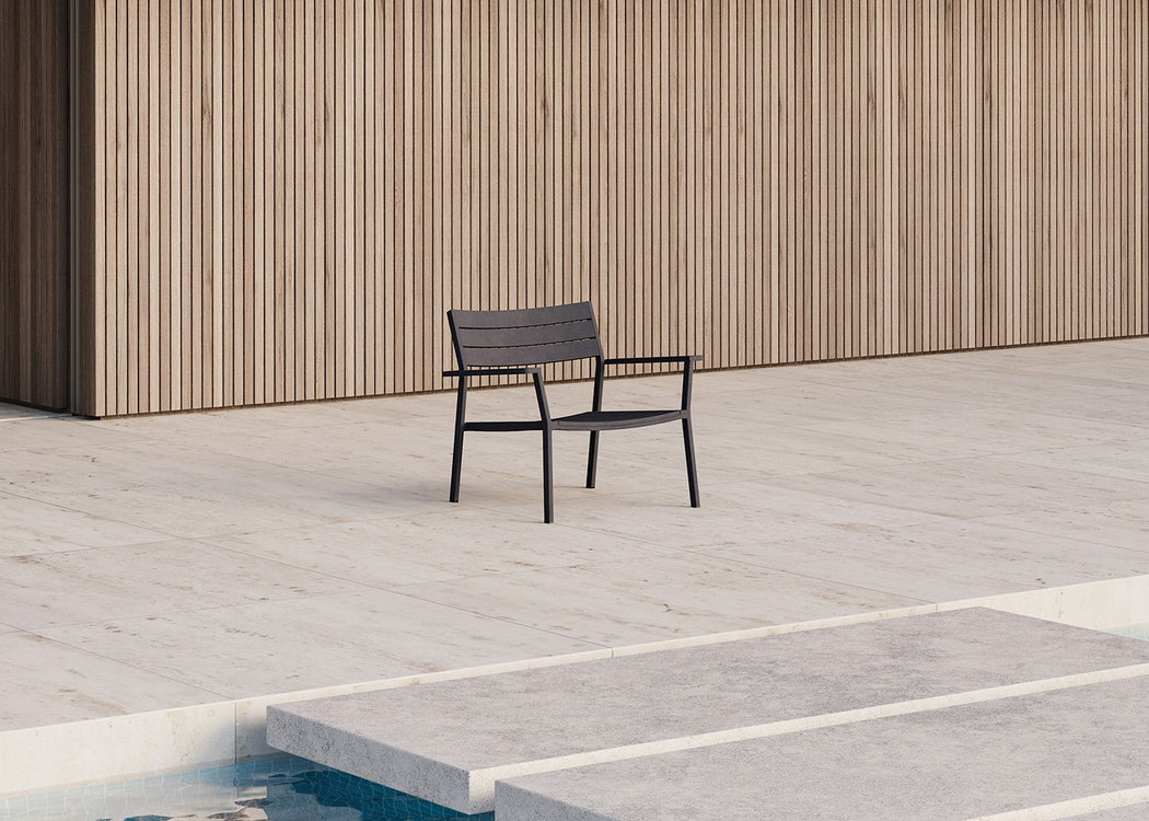 Eos Outdoor Lounge Chair Black