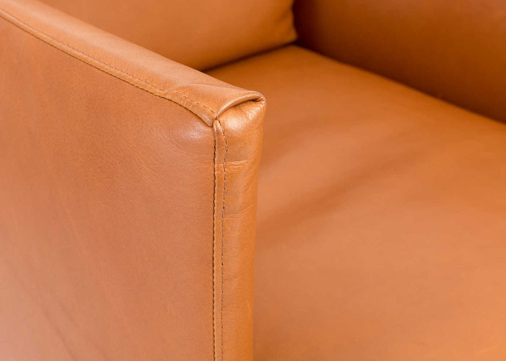 Matera Armchair Daino Leather Elephant / Black