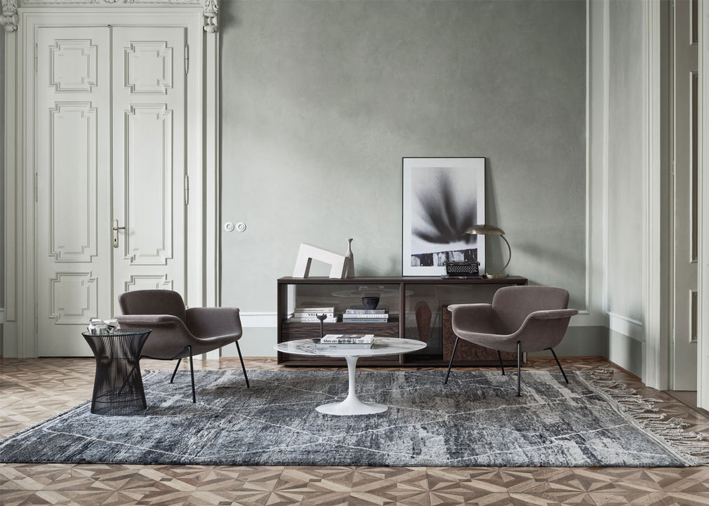 Saarinen Coffee Table with White Base 107cm x 70cm (Oval) / Arabescato Marble