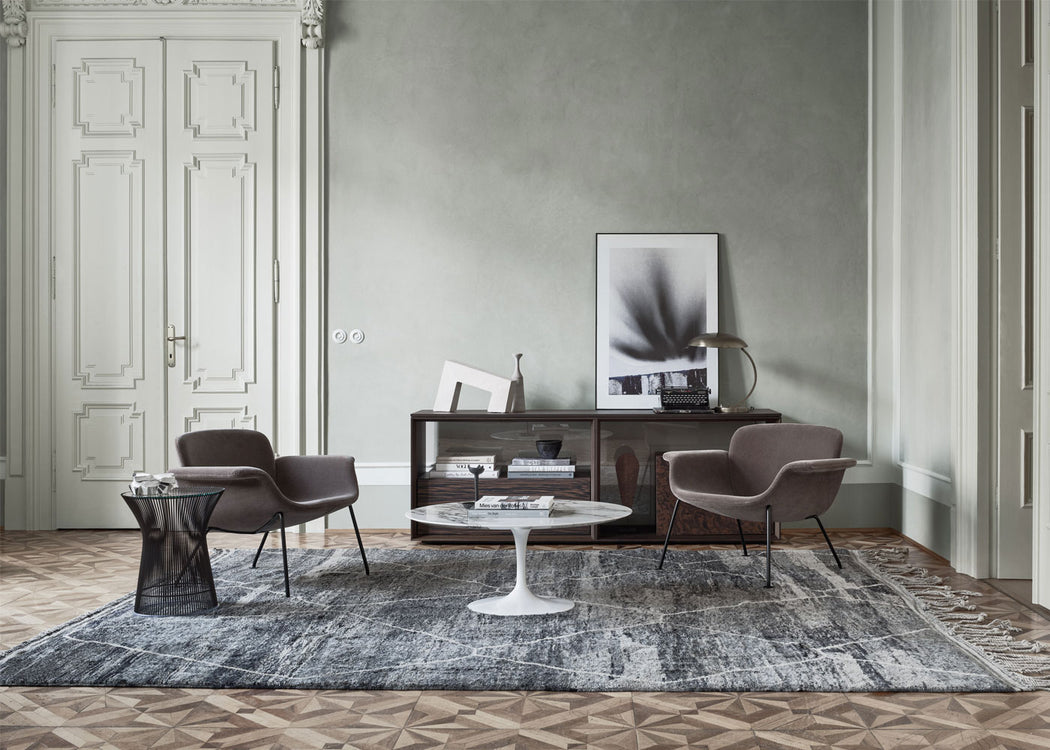 Saarinen Coffee Table with White Base 107cm x 70cm (Oval) / Arabescato Marble