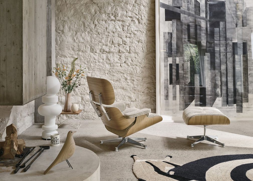 Eames Lounge Chair & Ottoman Classic Dimensions Chestnut Black / Premium Leather Cashew 63 / Polished Aluminium