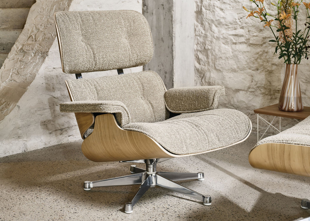 Eames Lounge Chair & Ottoman Classic Dimensions Chestnut Black / Premium Leather Cashew 63 / Polished Aluminium