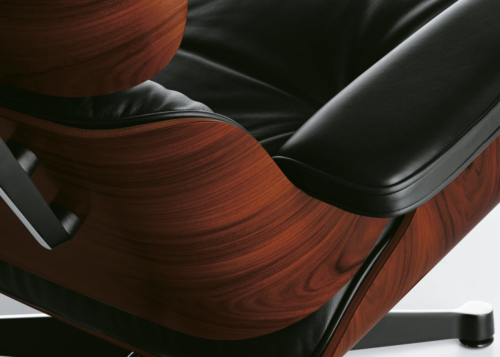 Eames Lounge Chair & Ottoman Classic Dimensions Chestnut Black / Premium Leather Cashew 63 / Polished Aluminium