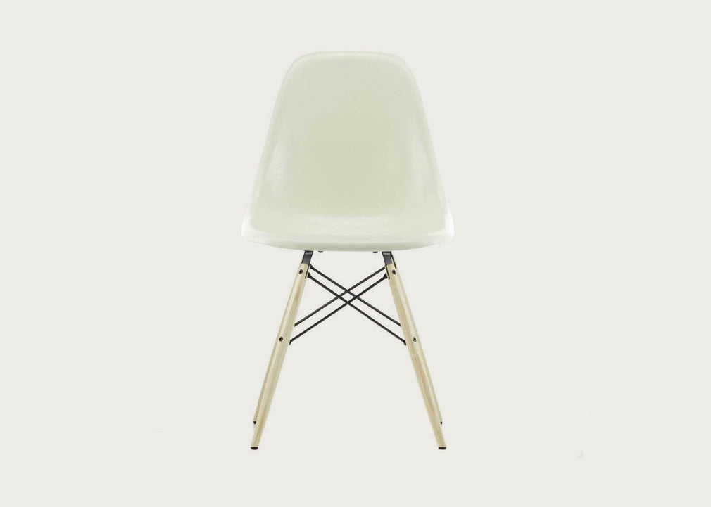 Eames DSW Fibreglass Chair Parchment / DKW Golden Maple