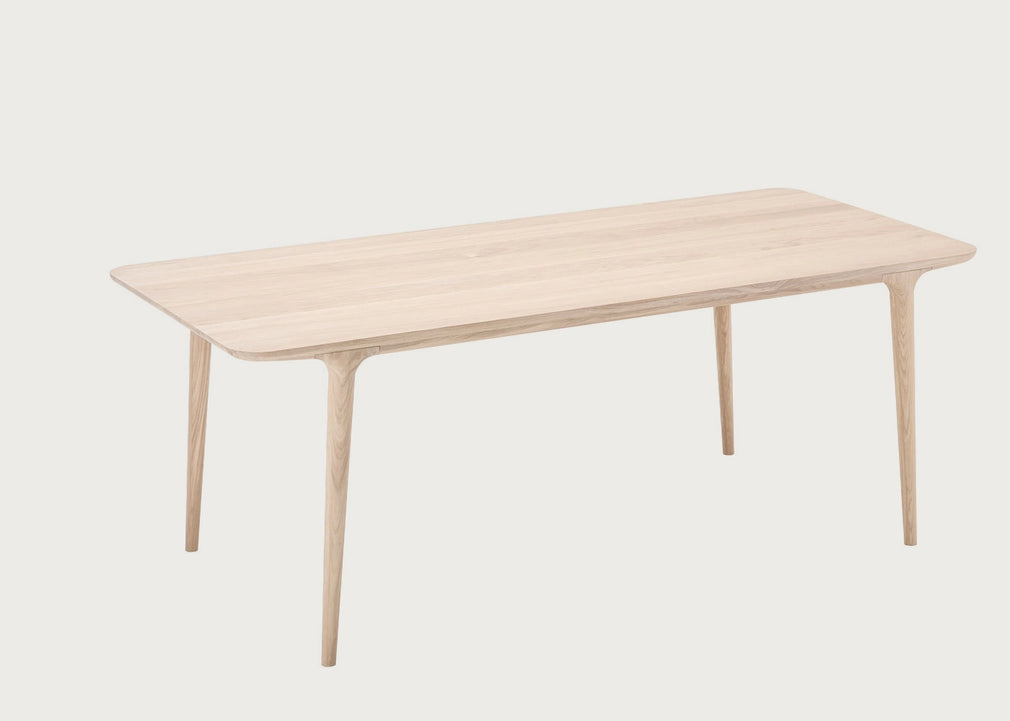Fawn Dining Table Natural Oiled Walnut / 160cm x 90cm