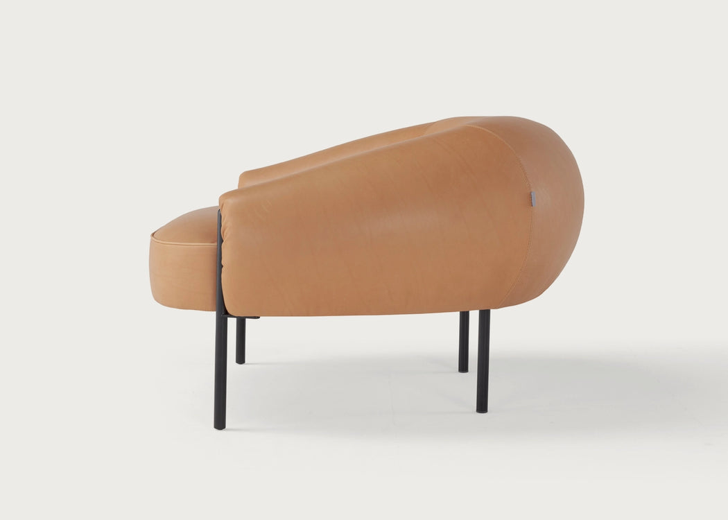 Isola Armchair Daino Leather Elephant / Black