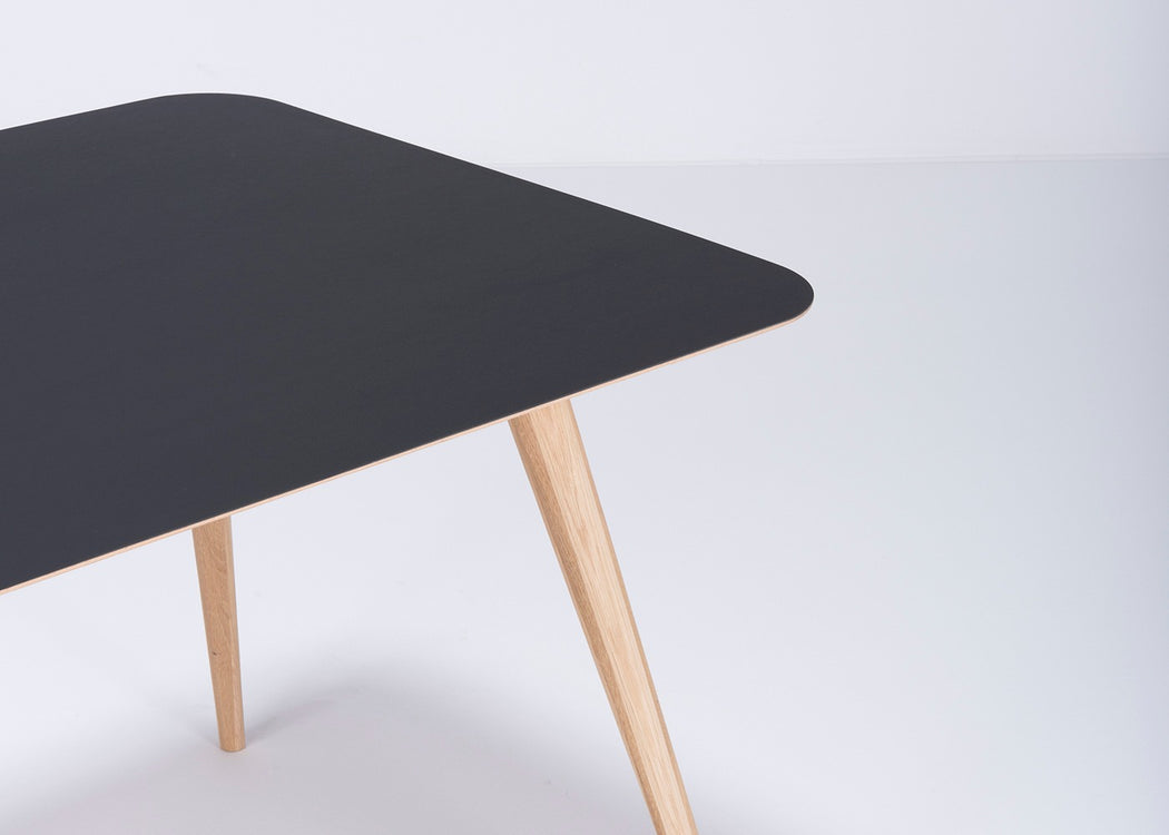 Stafa Dining Table 140cm / Dark Olive