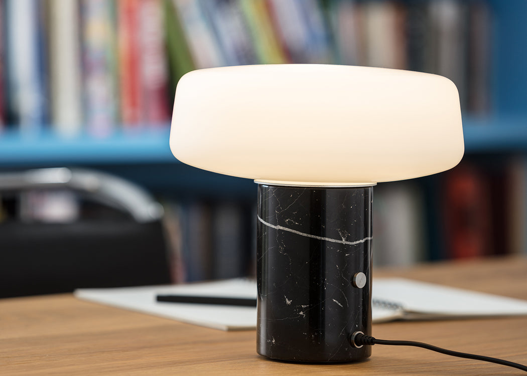 Solid LED Table Lamp Regular / Carrara Marble White