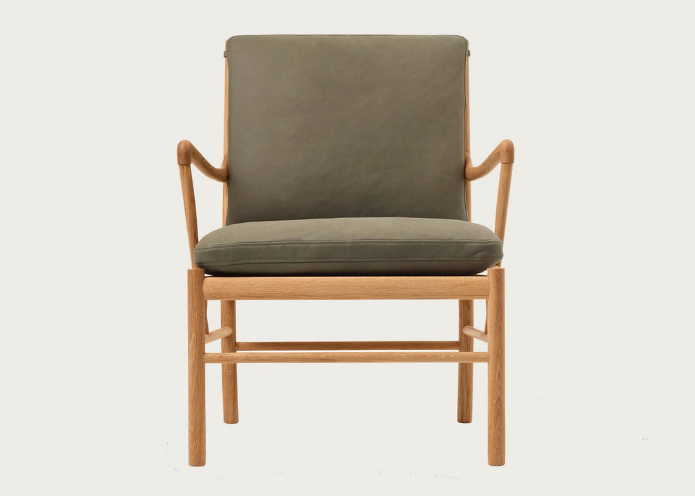 OW149 Colonial Armchair Soaped Oak / Leather Thor 301 Black