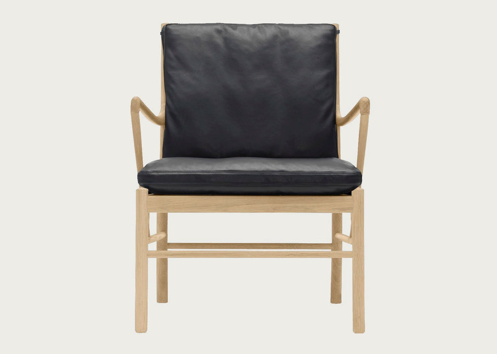 OW149 Colonial Armchair Soaped Oak / Leather Thor 301 Black