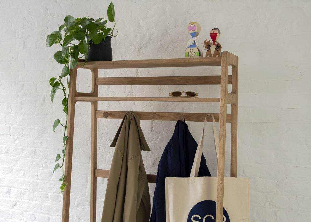 Agnes Hall Stand Oak