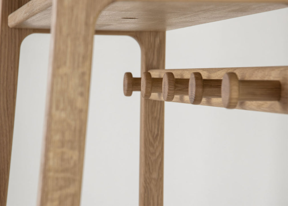 Agnes Hall Stand Oak