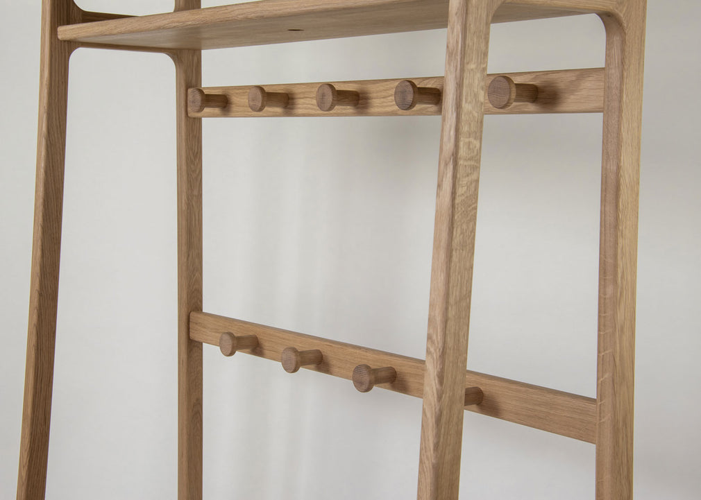 Agnes Hall Stand Oak