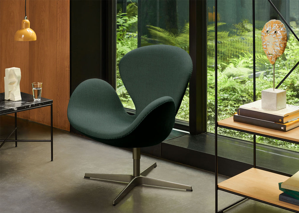 Swan Lounge Chair Walnut Leather