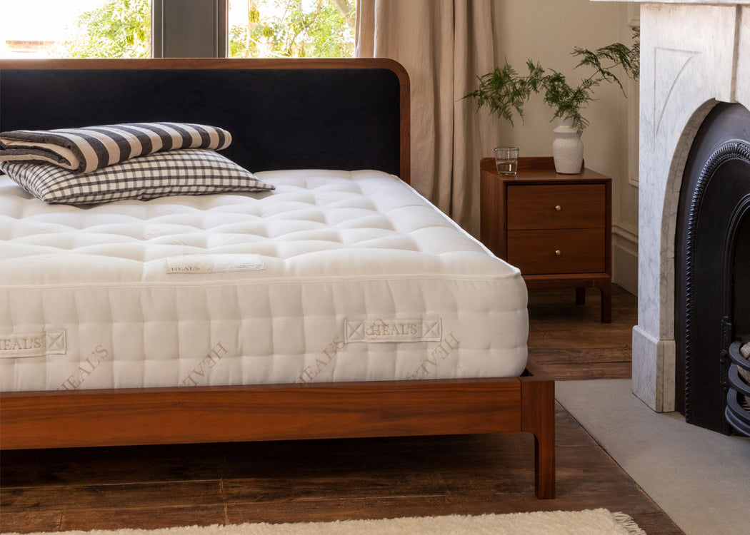 Artie Bed King / Walnut