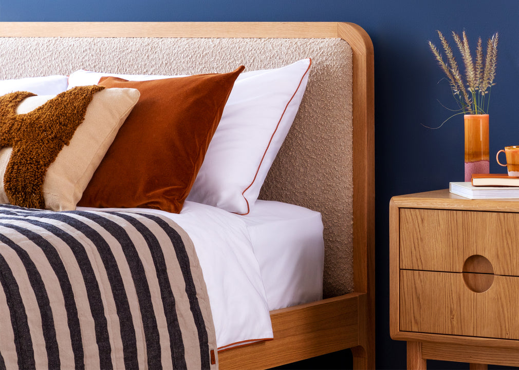 Artie Bed King / Walnut