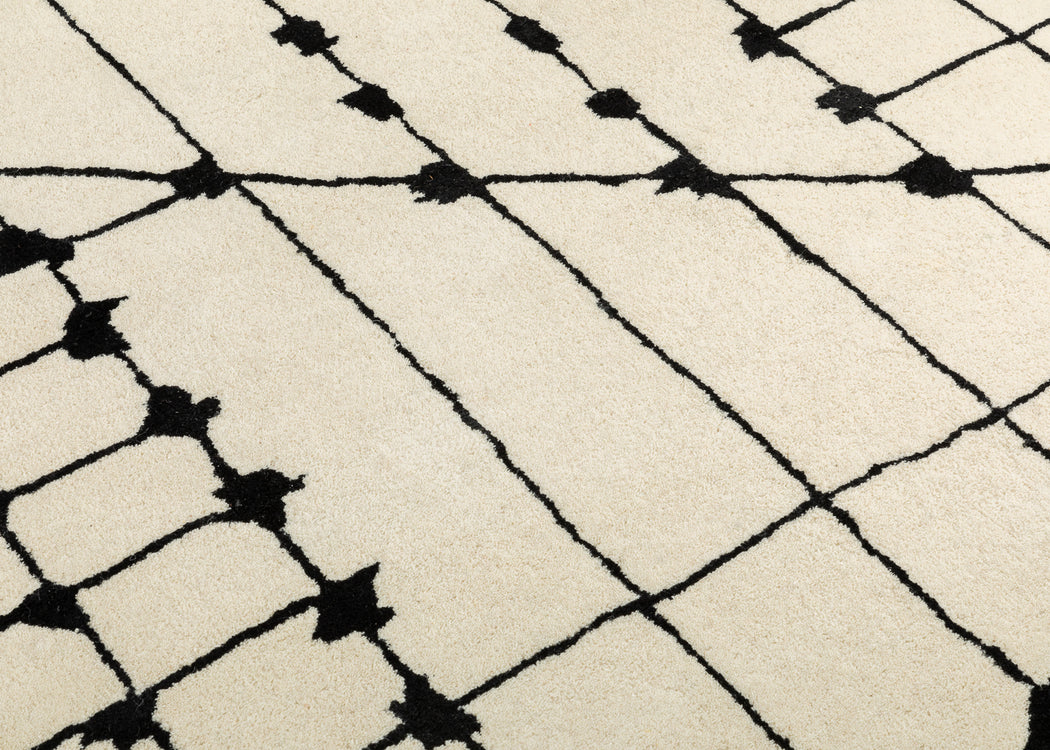 Gisilo Rug White & Black 140cm x 200cm