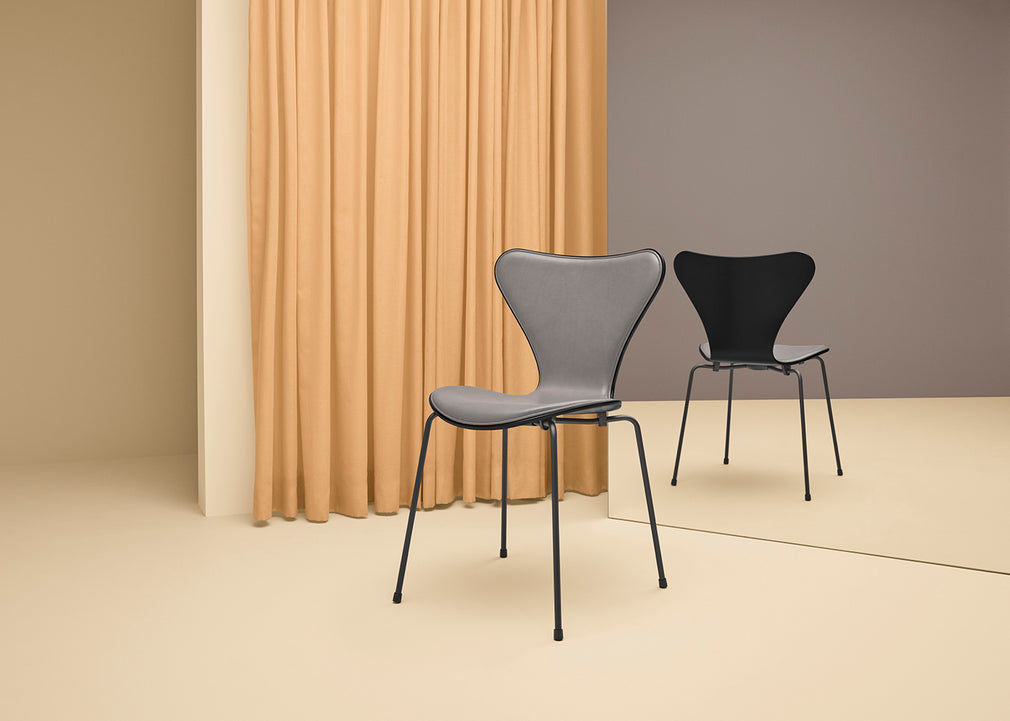 Series 7 Chair Fully Upholstered Grace Leather Black / Chrome