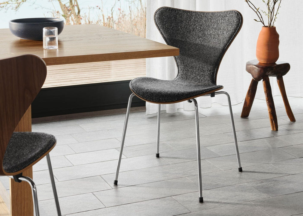 Series 7 Chair Walnut Veneer Grace Leather Walnut