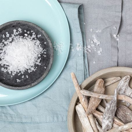 Rock Salt & Driftwood Scented Candle