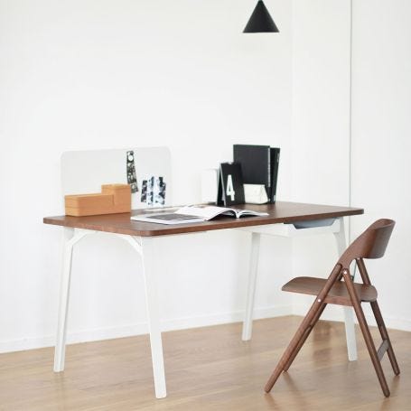Mantis Desk