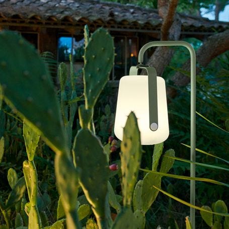 Balad Outdoor Stand